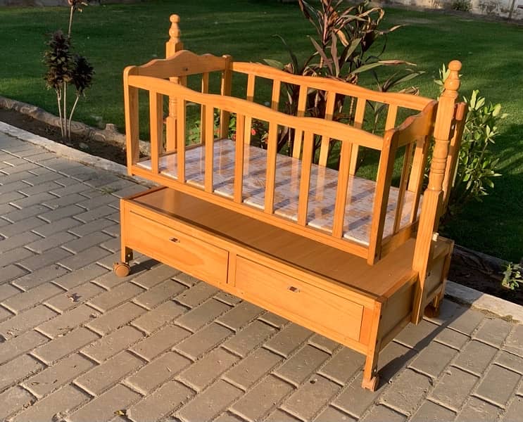 WOODEN BABY COT ALMOST NEW FOR URGNET SALE 3