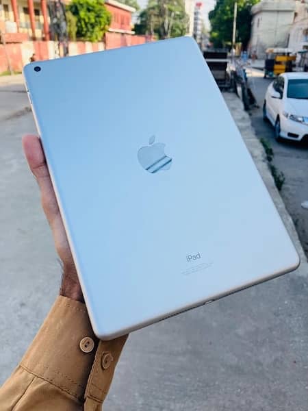 Ipad 9th Gen (64GB) Wifi Model WITH BOX 1