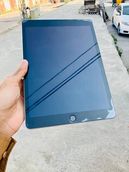 Ipad 9th Gen (64GB) Wifi Model WITH BOX 2