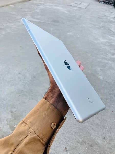 Ipad 9th Gen (64GB) Wifi Model WITH BOX 5