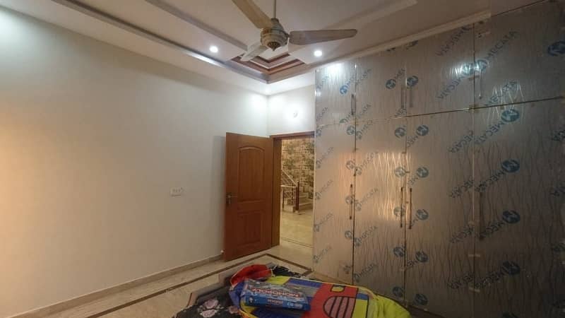 A Prime Location House Of 10 Marla In Sahafi Colony 2