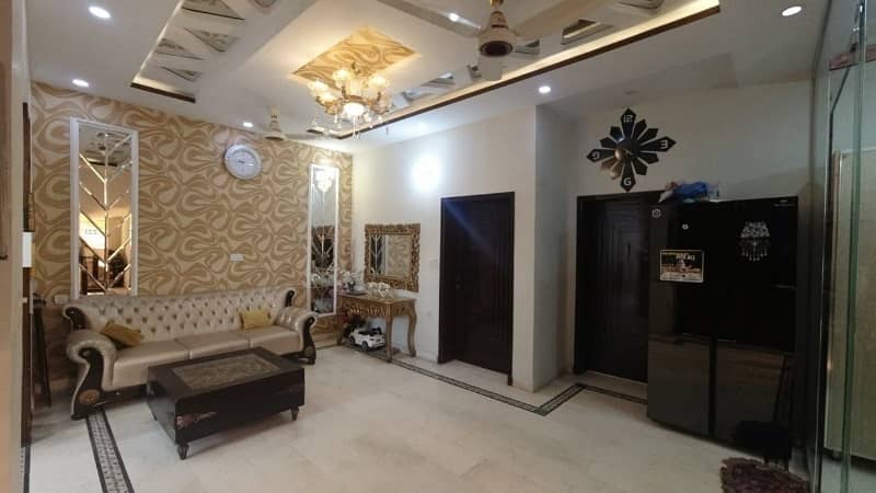 A Prime Location House Of 10 Marla In Sahafi Colony 4