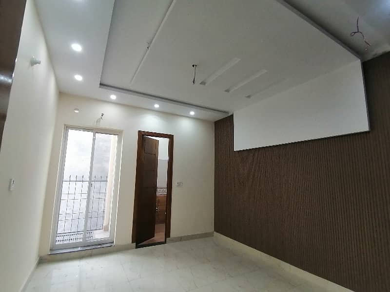 Prime Location 6 Marla House In Central Lahore Medical Housing Society For sale 5