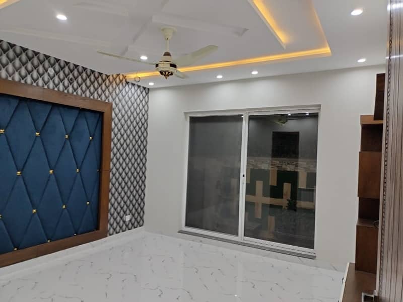 480 Square Feet Flat Ideally Situated In Bahria Town - Block AA 8