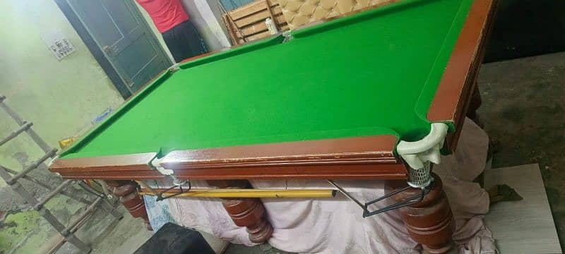 Snooker Table 4x8 Good condition  3 sticks 0