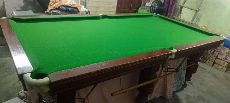 Snooker Table 4x8 Good condition  3 sticks 1