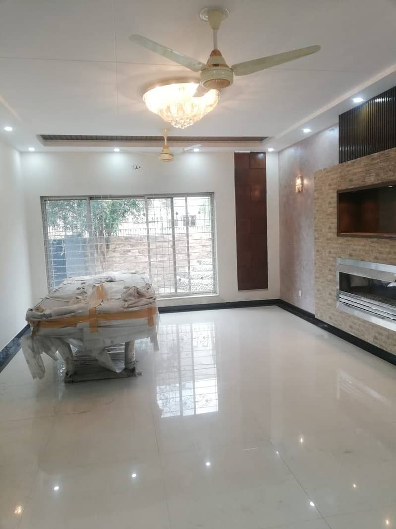 1 KANAL CORNER HOUSE IS AVAILABLE FOR SALE DIRECT FROM THE OWNER 20