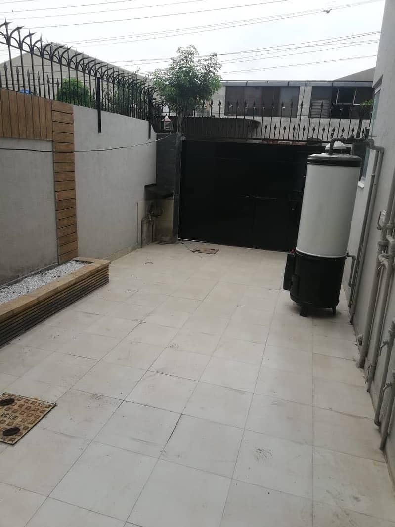 1 KANAL CORNER HOUSE IS AVAILABLE FOR SALE DIRECT FROM THE OWNER 27