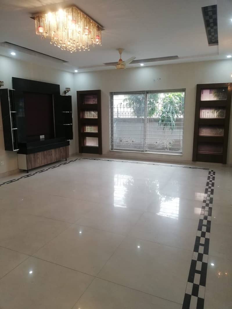 1 KANAL CORNER HOUSE IS AVAILABLE FOR SALE DIRECT FROM THE OWNER 33