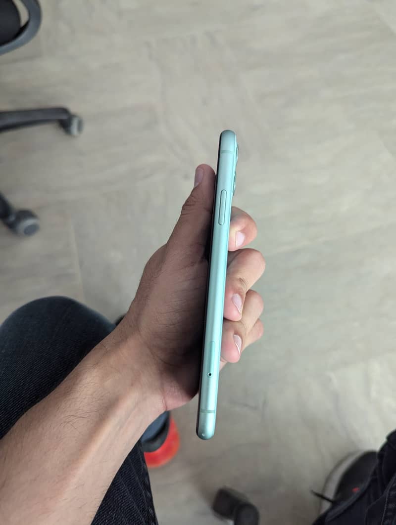 iPhone 11 128gb PTA Approved 5