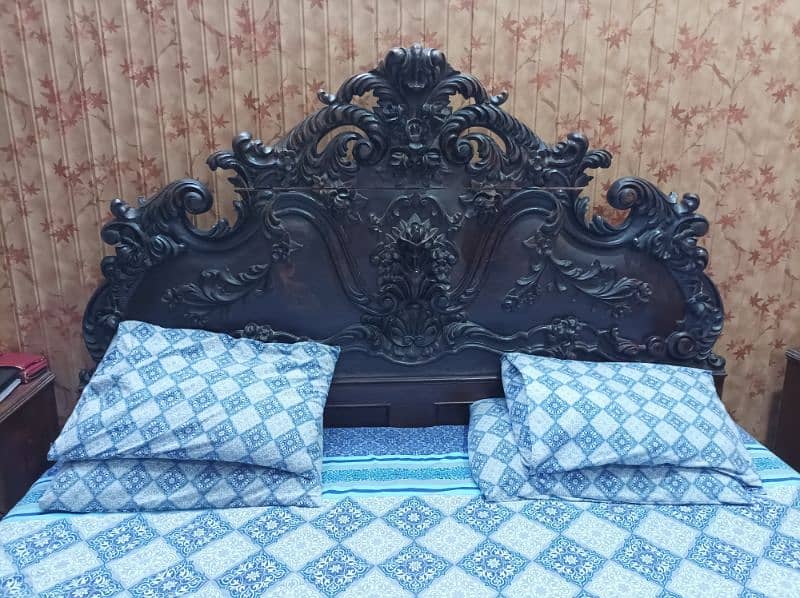 Chinyote Bed set with showcase and dressing Table 2