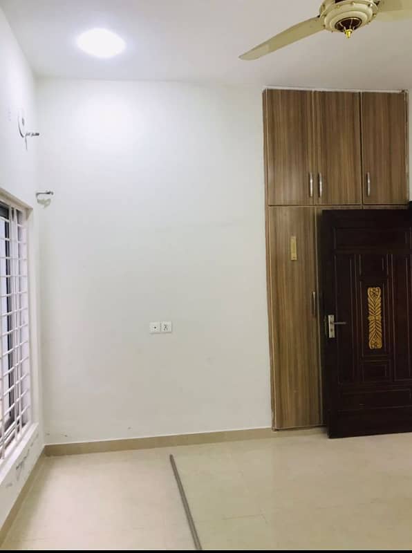 5 MARLA GROUND FLOOR AVAILABLE FLOOR RENT 9