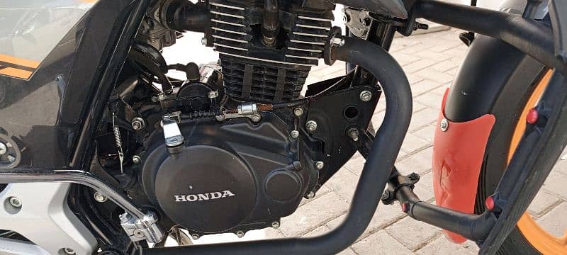 Honda CB 150F SE 4