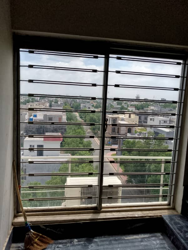 Gorgeous 600 Square Feet Flat For Sale Available In Bahria Town - Sector E 3