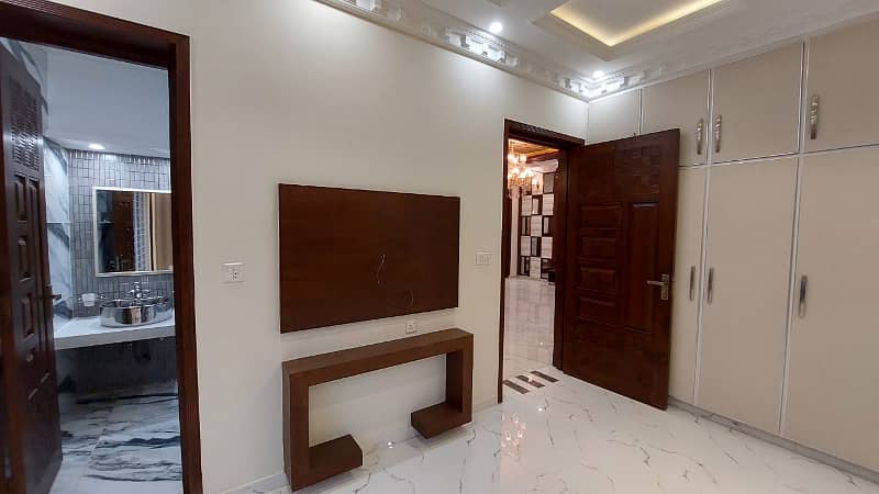 A BEAUTIFUL 10 MALRA HOUSE FOR SALE IN QUAID BLOCK SECTOR E BAHRIA TOWN LAHORE 13