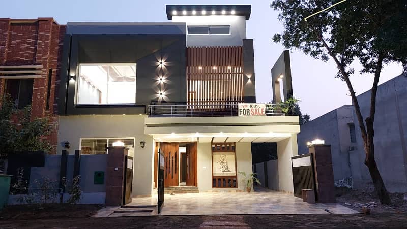 A BEAUTIFUL 10 MALRA HOUSE FOR SALE IN QUAID BLOCK SECTOR E BAHRIA TOWN LAHORE 24