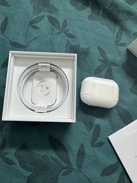 Apple Airpods Pro 2nd Gen USB-C 3