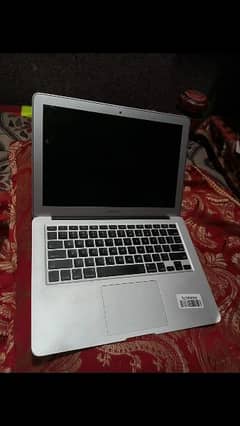 APPLE LAPTOP