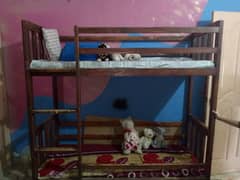 bunk bed with brake wheels