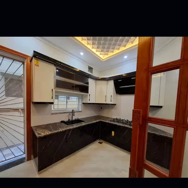 10 marla house for sale in paragon city lahore 4