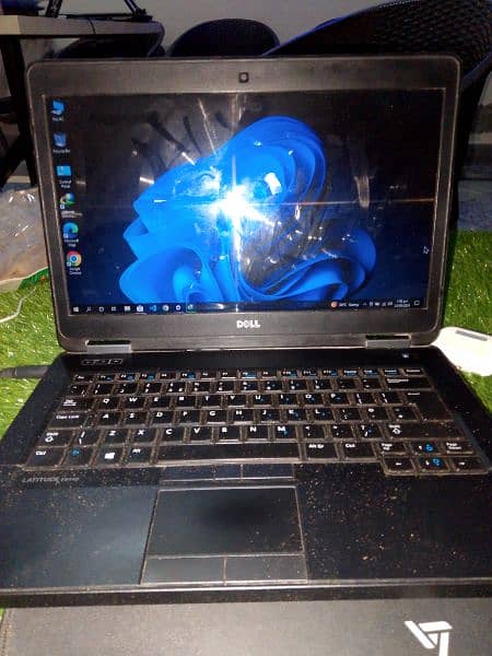 Dell laptop core i5 generation 4  8gb ddr3 ram  SSD 128gb 10/10 0