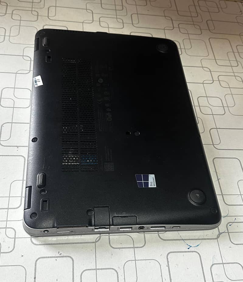 Hp EliteBook 820 G3 Corei5 6th Gen 8/256 SSD 4