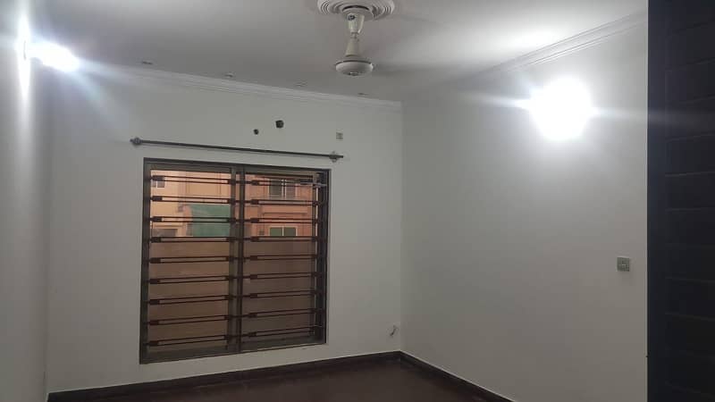 7 Marla Single Unit House, 4 Bed Room With Attached Bath, Drawing Dinning Kitchen TV Lounge Servant Quarter 11