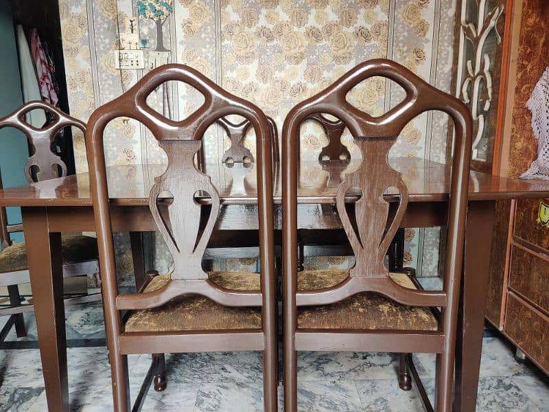 6 chairs dining table , 10/9 condition , 60cm length and 42cm width 3