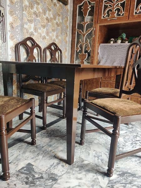 6 chairs dining table , 10/9 condition , 60cm length and 42cm width 5