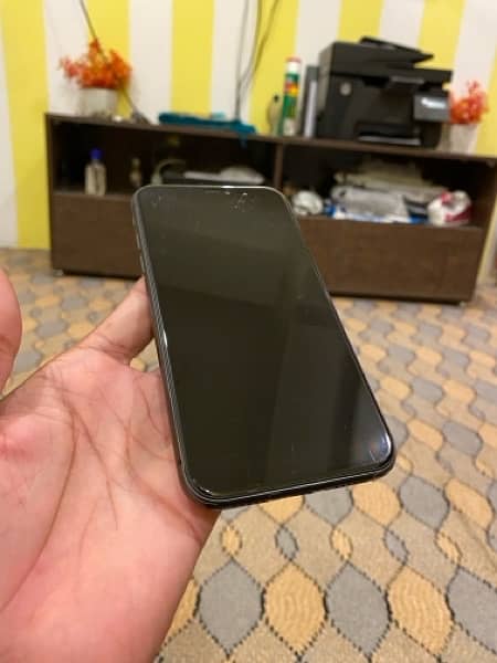 iPhone 11 black 2