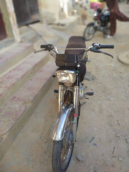 125 honda Black Color New Tair New Chain Seat abhi dalway hain ok hain 6