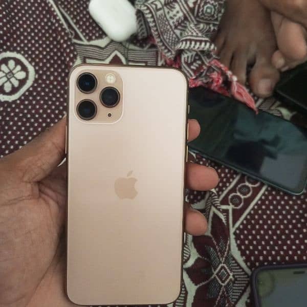 IPhone 11 pro Golden Color 1