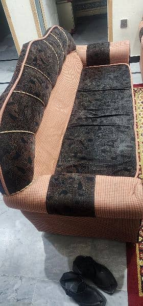 5 seater sofa in excellent condition 0