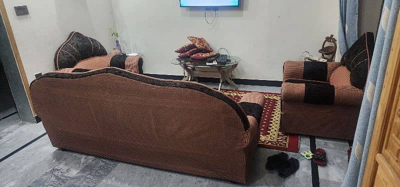 5 seater sofa in excellent condition 3