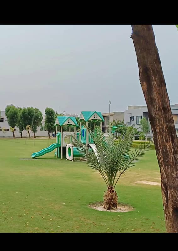 Beautiful 10 Marla Facing Park Plot For Sale In Bahria Town Lahore 0