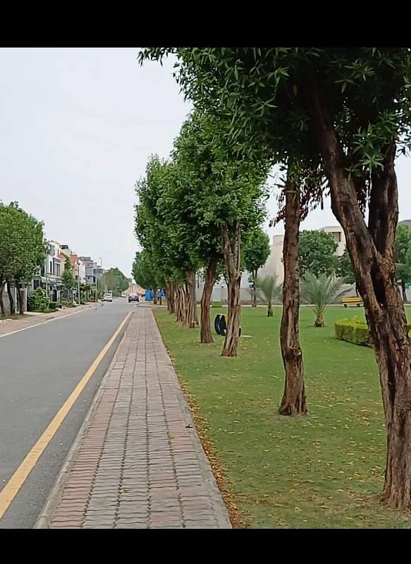 Beautiful 10 Marla Facing Park Plot For Sale In Bahria Town Lahore 5