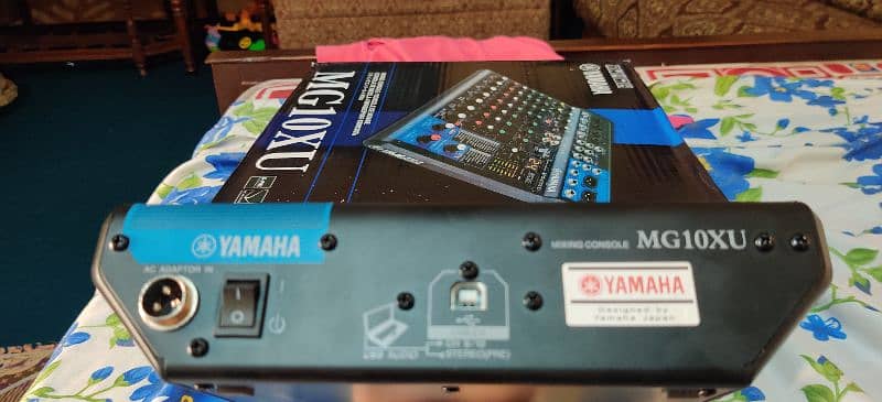 YAMAHA MG10XU PRE CONSOLE BUILT IN USB 2