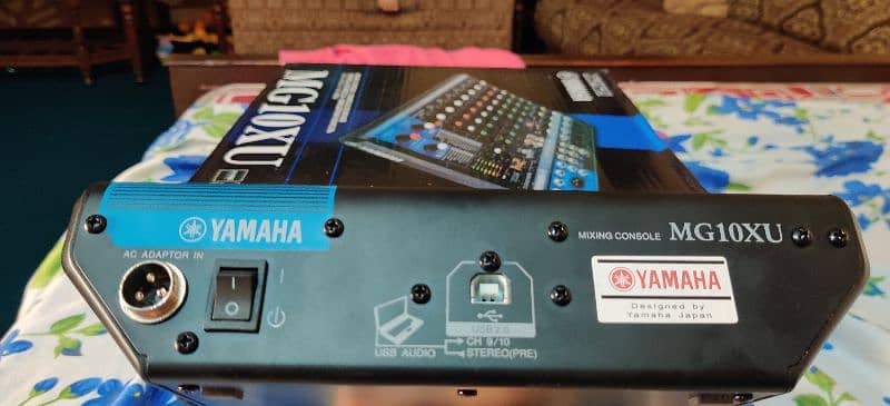 YAMAHA MG10XU PRE CONSOLE BUILT IN USB 7