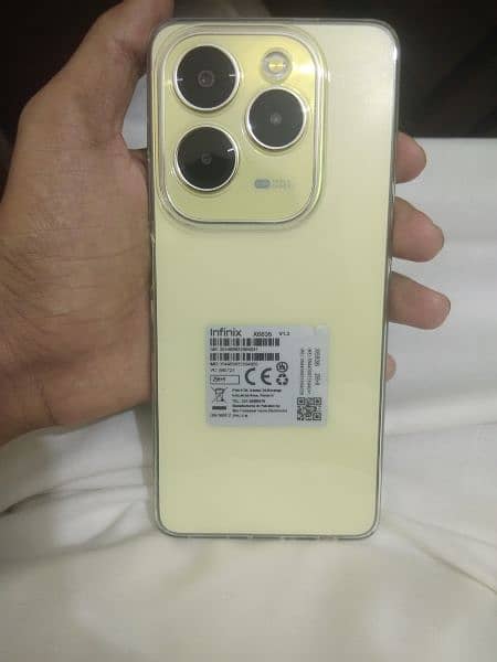 infinix hot 40 8+8/256 gold colour 10/10 10month warranty 03035245749 4