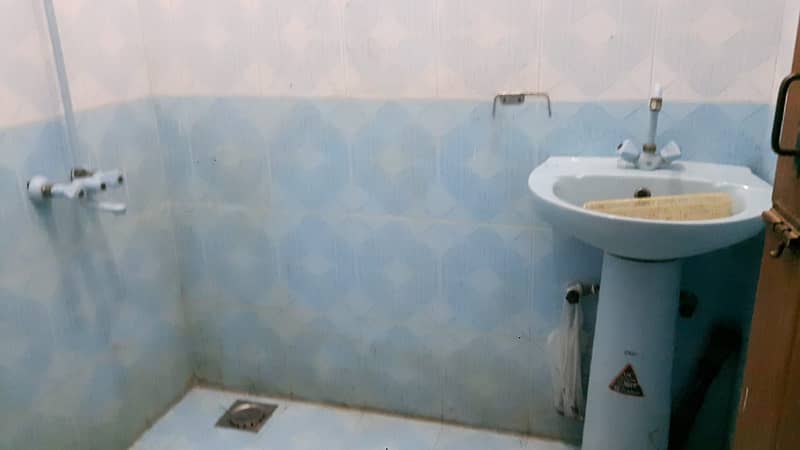 two bed dd portion for rent in johar 3