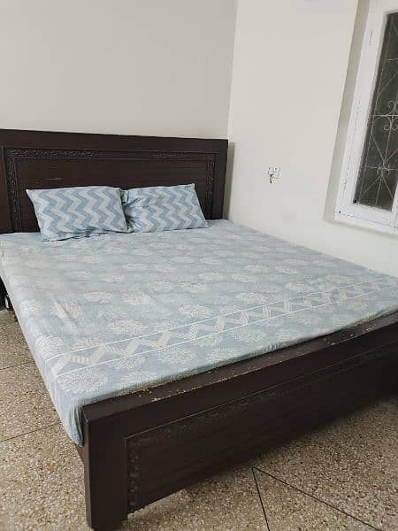 Wooden King Size Bed with Mattress 0