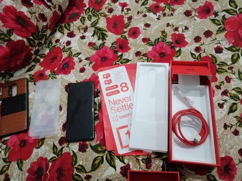 OnePlus 8 pro 5g 12/256gb dual sim with box  imported from Uae 4