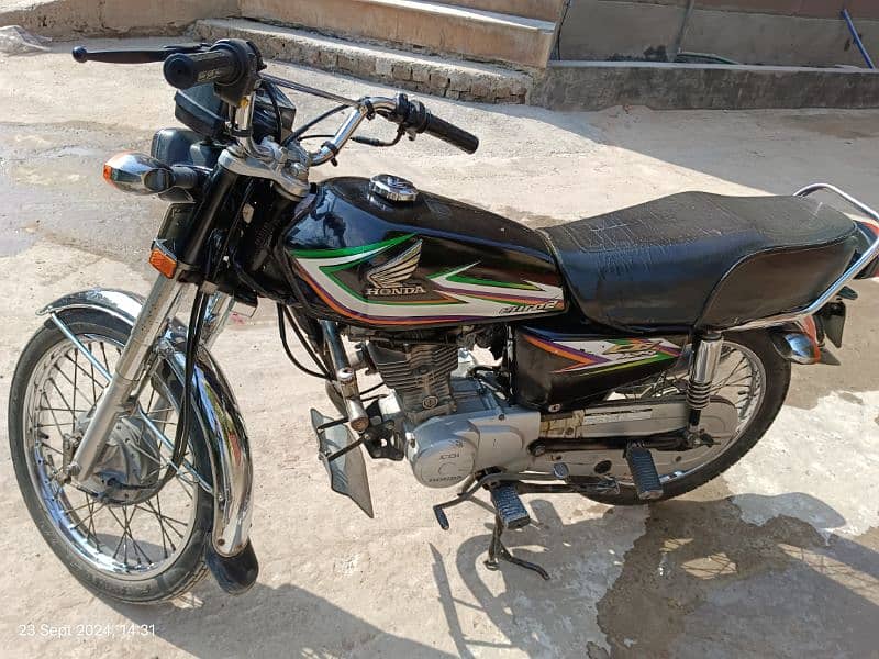 Honda CG125 Black Colour Excellent Condition 2