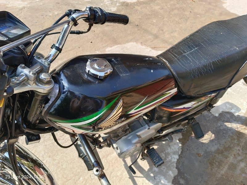 Honda CG125 Black Colour Excellent Condition 3