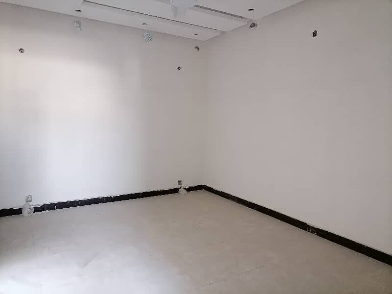 400 Square Feet Office Situated In Moon Market For rent 0