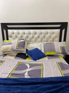 Bed set / side tables / dressing table / king size bed for sale