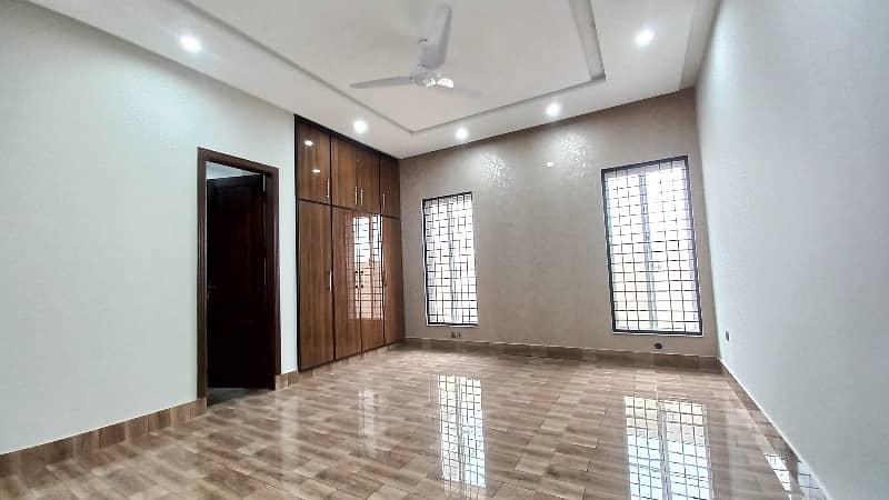 1 Kanal Spanish Villa Sect-H DHA Multan For Sale 12