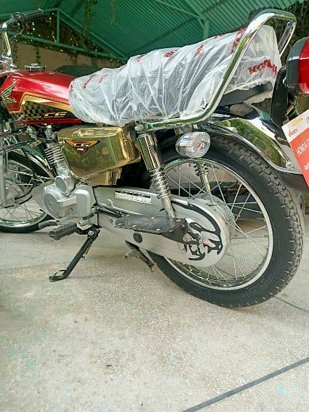 Honda 125 24 MODLE self-start gold edition brand new condition 3