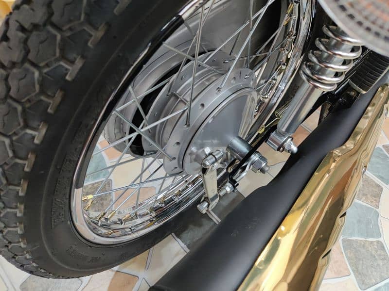 Honda CG 125 Gold Edition 8