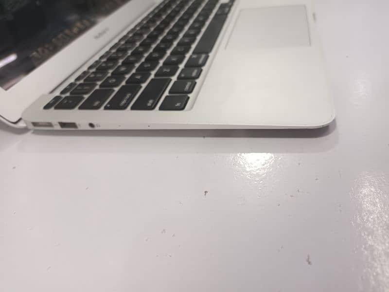 MACBOOK AIR EARLY 2014 (11 INCHES) DIAMOND CUT 4